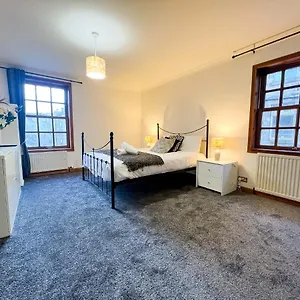 Old Town 2br Flat Royal Mile Sleeps 5 Edinburgh