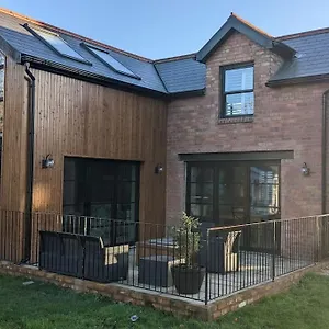 Cosy 2 Bedroom Coach House Holiday home Belfast