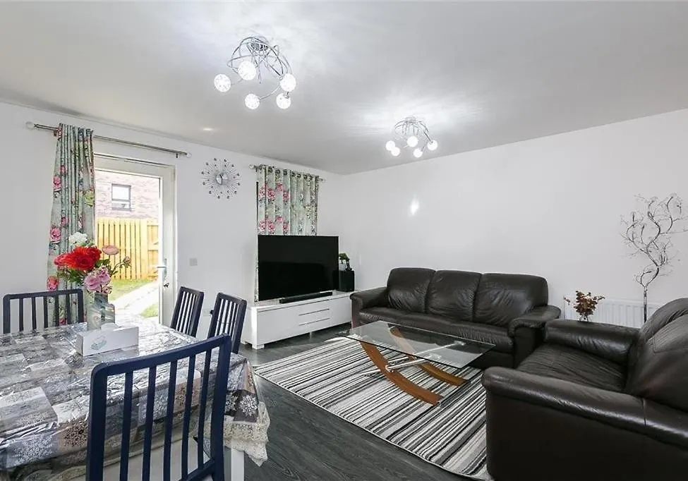 Beautiful 2 Bedroom House In Edinburgh 0*,