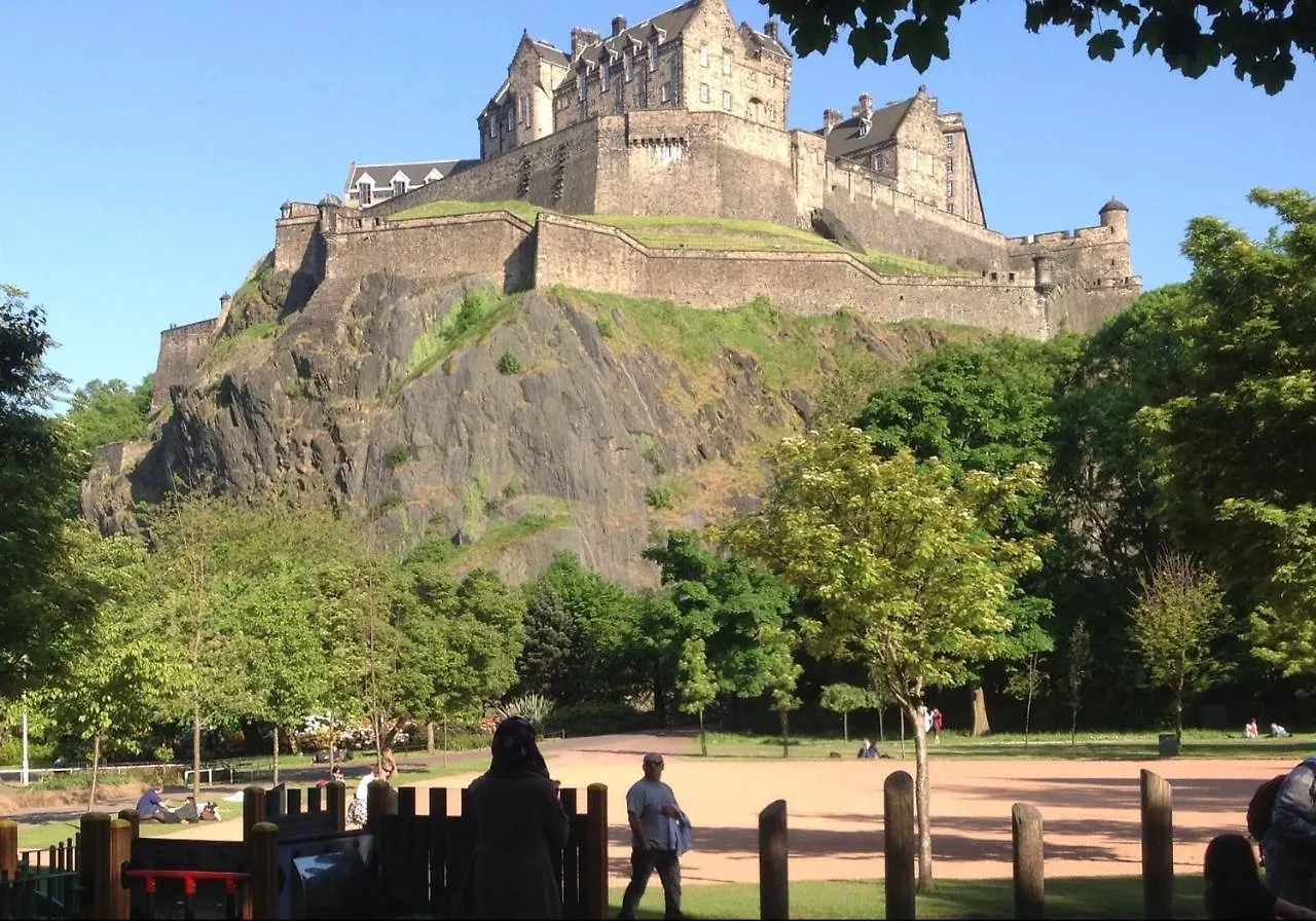 Beautiful 2 Bedroom House In Edinburgh United Kingdom